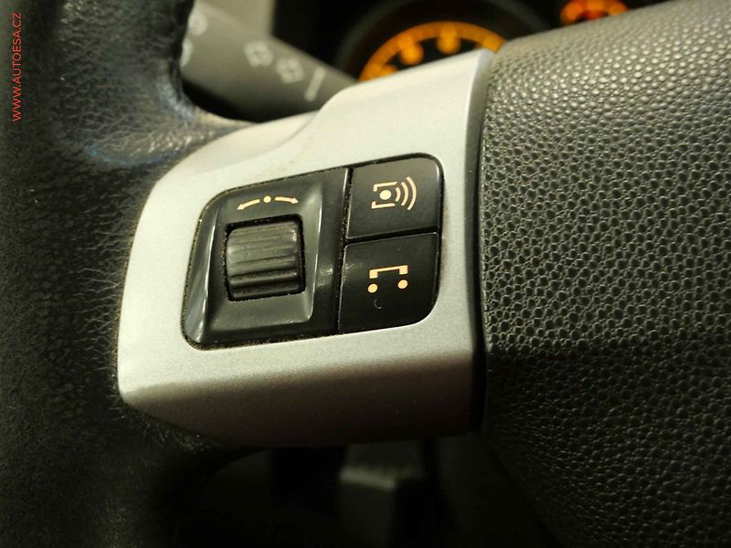 Opel Zafira (2012) 1.6i 7 míst, AC, park.asist - fotka 15 z 21