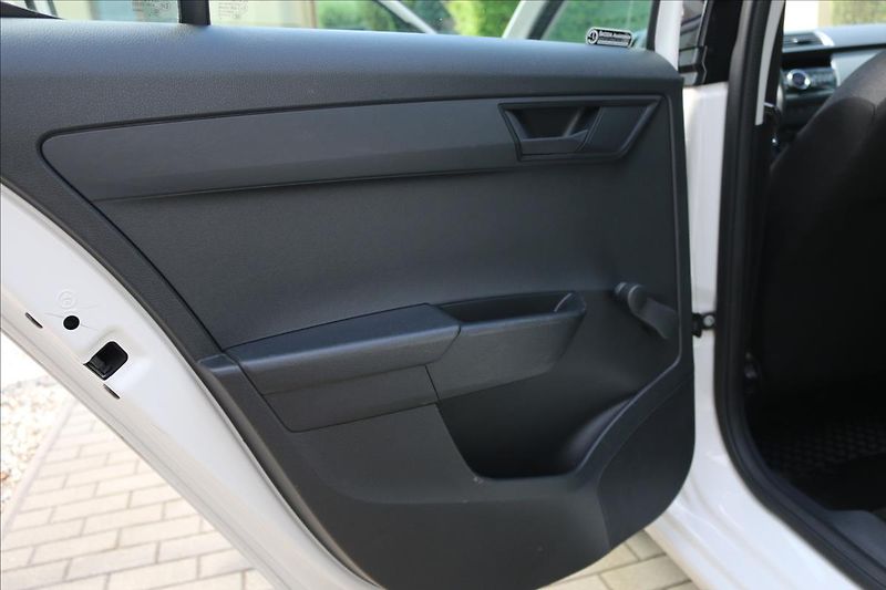 Škoda Fabia 1,0 ČR, 1. Majitel - fotka 25 z 33