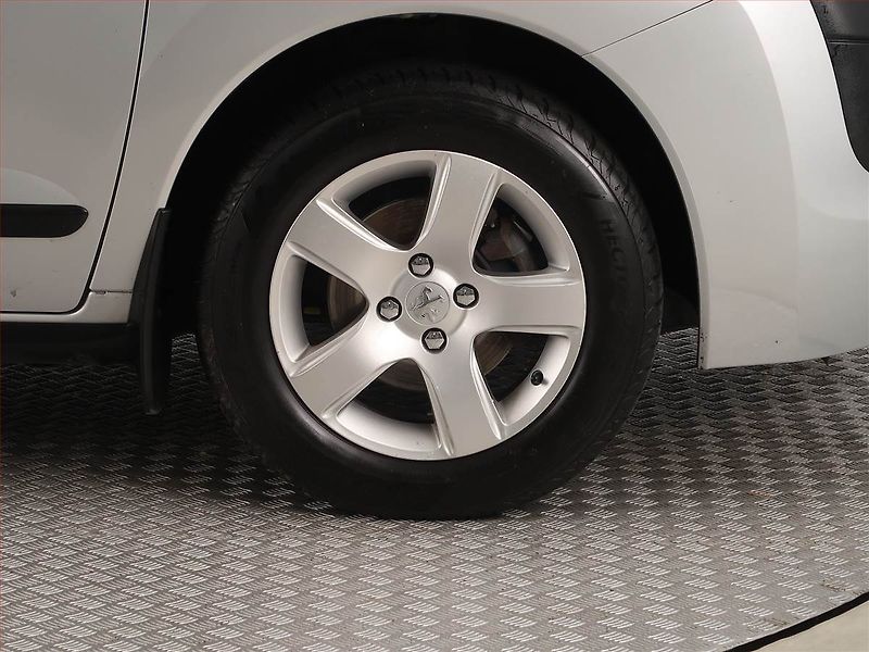 Peugeot 3008 (2012) 1.6 HDi, Tempomat - fotka 14 z 17
