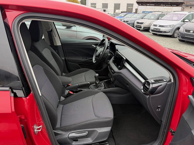 Škoda Fabia 1.0 MPI SELECTION - fotka 10 z 13
