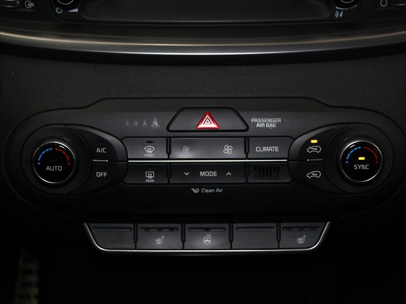 Kia Sorento 2,2 CRDi 147kW 4x4 AT Tažné ČR - fotka 12 z 23