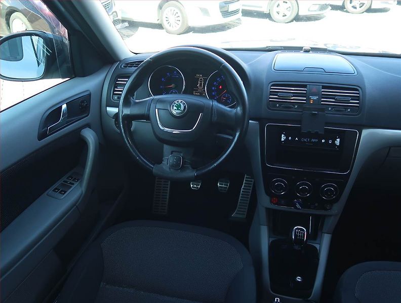 Škoda Yeti (2010) 1.2 TSI, Serv.kniha, Tažné - fotka 7 z 16