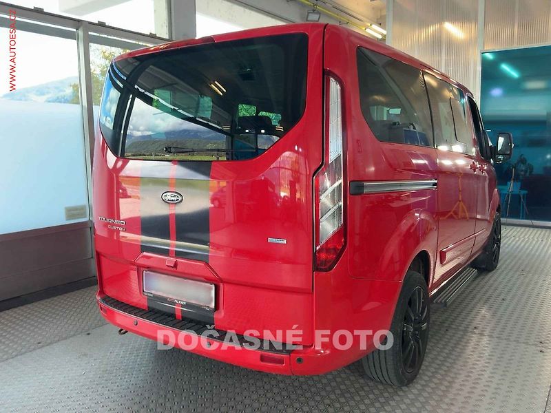 Ford Tourneo Custom (2013) 2.2TDCi 8míst, Limited, navi - fotka 2 z 6