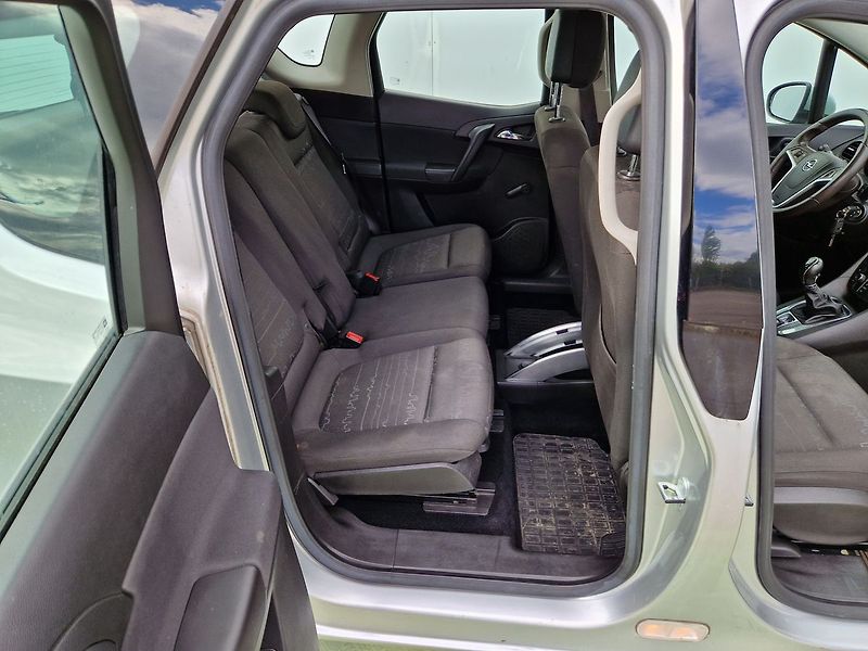Opel Meriva 1.4 T - fotka 29 z 30