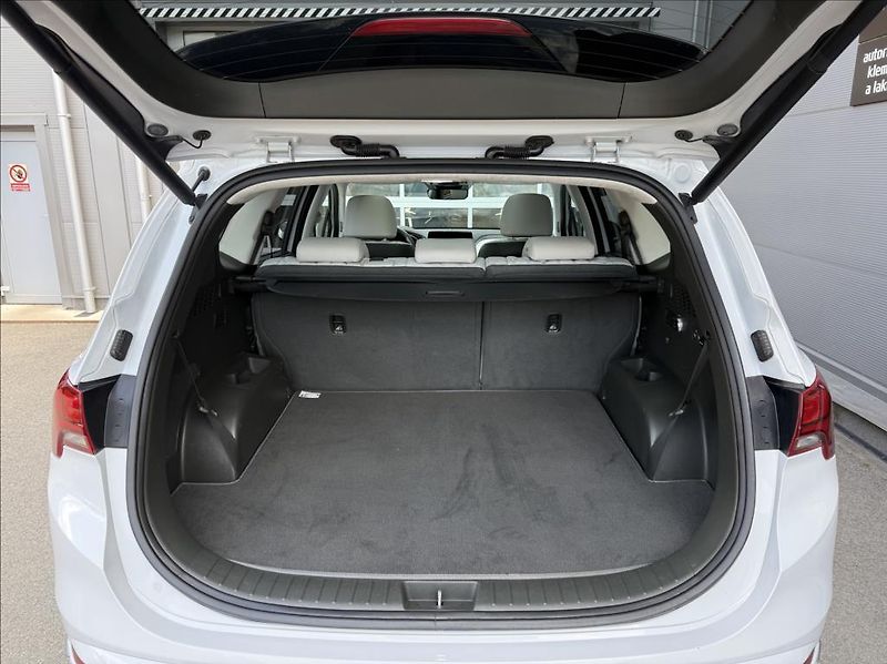 Hyundai Santa Fe 1,6 T HEV 4x4 AT 7M  Luxury - fotka 24 z 26