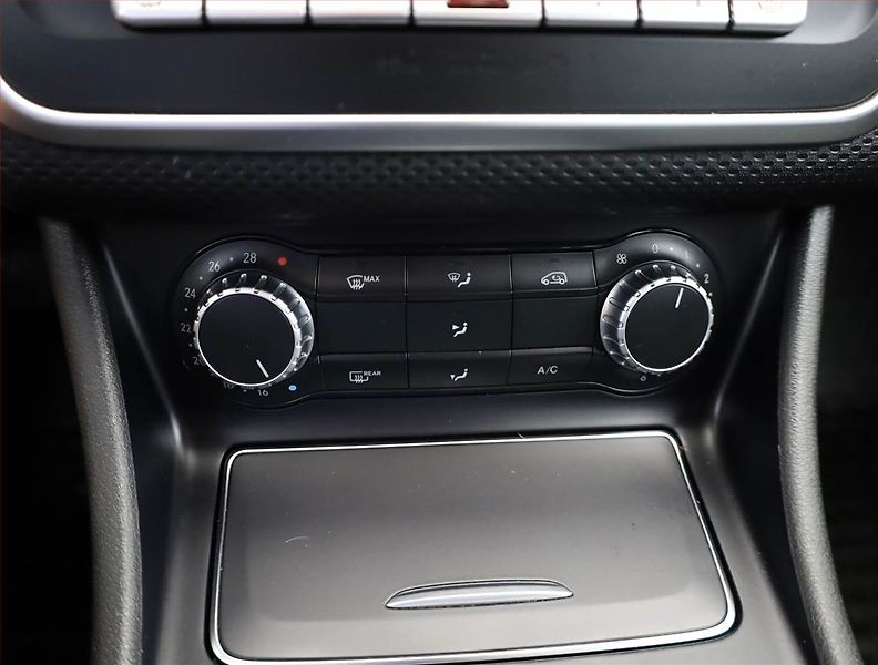 Mercedes-Benz Třídy A (2016) A 180 d, Automat, Kůže - fotka 11 z 20