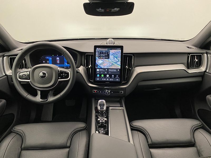 Volvo XC60 T8 AWD RECHARGE BLACK EDITION - fotka 2 z 64