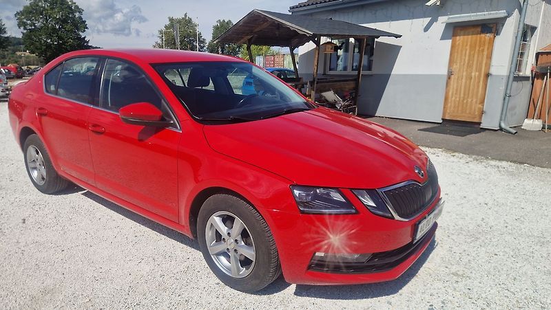 Škoda Octavia 1,6 Tdi - fotka 2 z 12