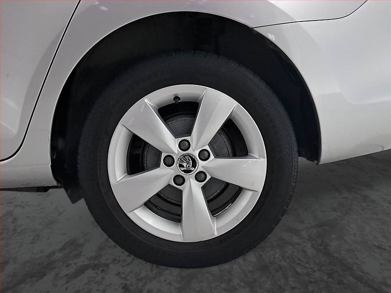 Škoda Rapid (2013) Ambition 1.2 TSI, Serv.kniha - fotka 15 z 17