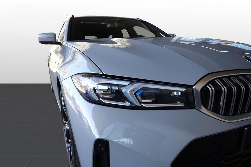 BMW Řada 3 330d xDrive Touring - fotka 19 z 25