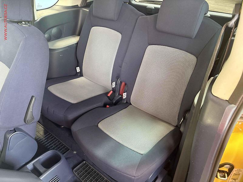 Peugeot 1007 (2006) 1.4i, AC, tažné - fotka 10 z 14