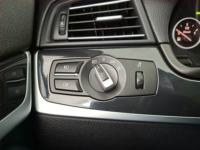 BMW Řada 5 (2012) 525d xDrive, 4X4, Automat - fotka 21 z 21