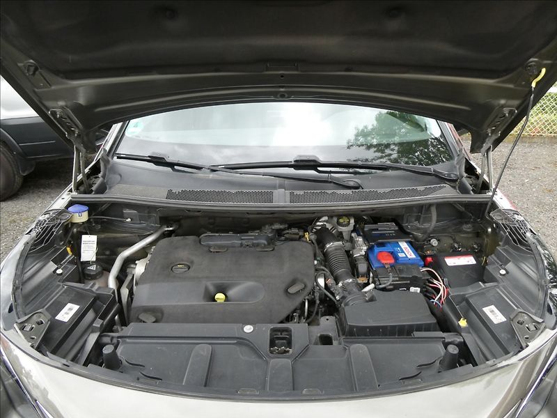 Peugeot 5008 2,0 HDi 110kW Allure serviska - fotka 36 z 41