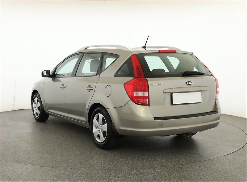 Kia Ceed (2012) 1.4 CVVT - fotka 4 z 14