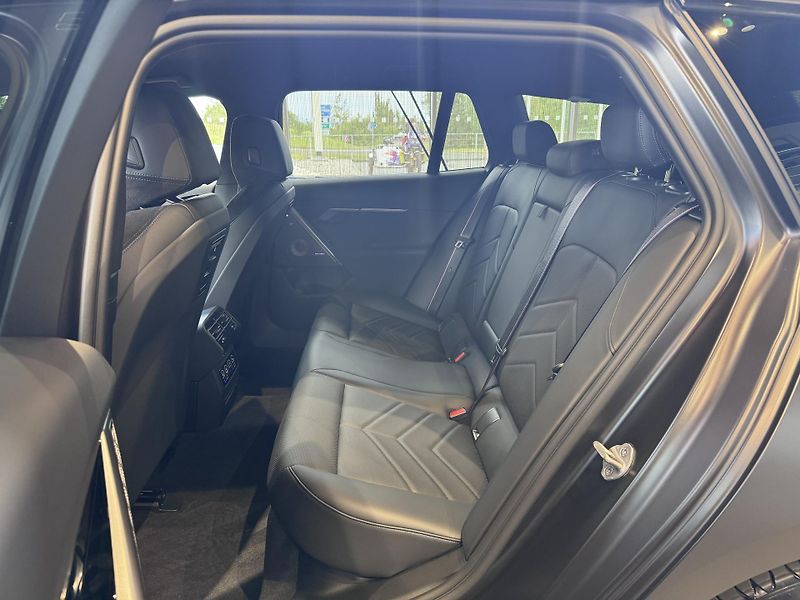 BMW Řada 5 540d xDrive Touring M-Sport - fotka 7 z 28