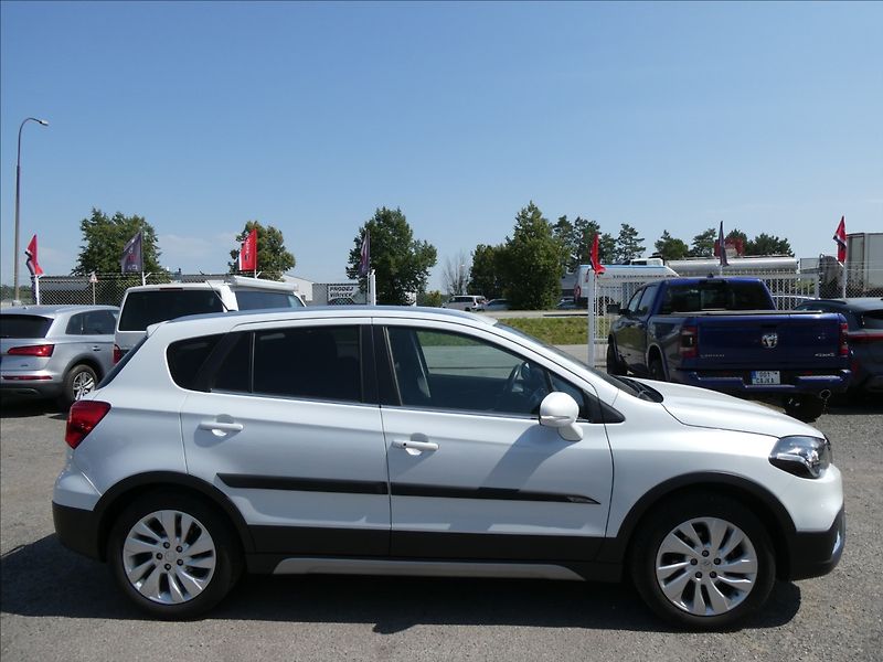 Suzuki SX4 S-Cross 1,4 BoosterJet 4x4 Hybrid,2xko - fotka 12 z 47