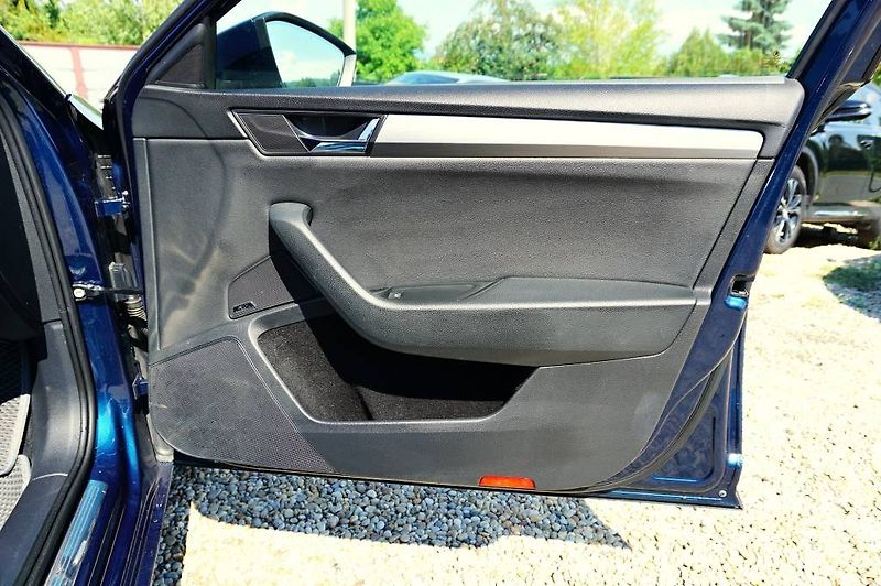Škoda Superb (2018) STYLE 2,0 TSI 162 kW - fotka 21 z 58