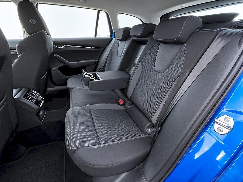 Škoda Octavia (2025) OCT.COMBI TOP SELECTION 2,0 TD - fotka 20 z 38