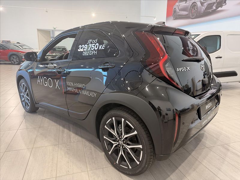 Toyota Aygo 1,5 GR Sport  Hybrid (116k) - fotka 3 z 9