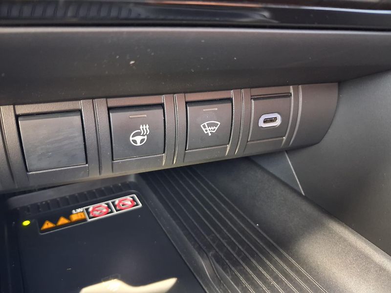 Toyota C-HR 2,0 PHEV E-CVT Style - fotka 18 z 24
