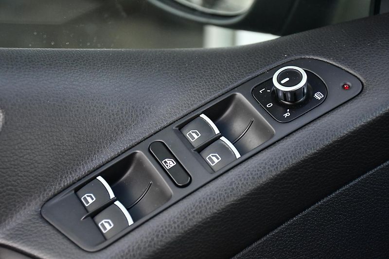 Volkswagen Tiguan 2.0TDi DSG 4MOTION - fotka 25 z 44