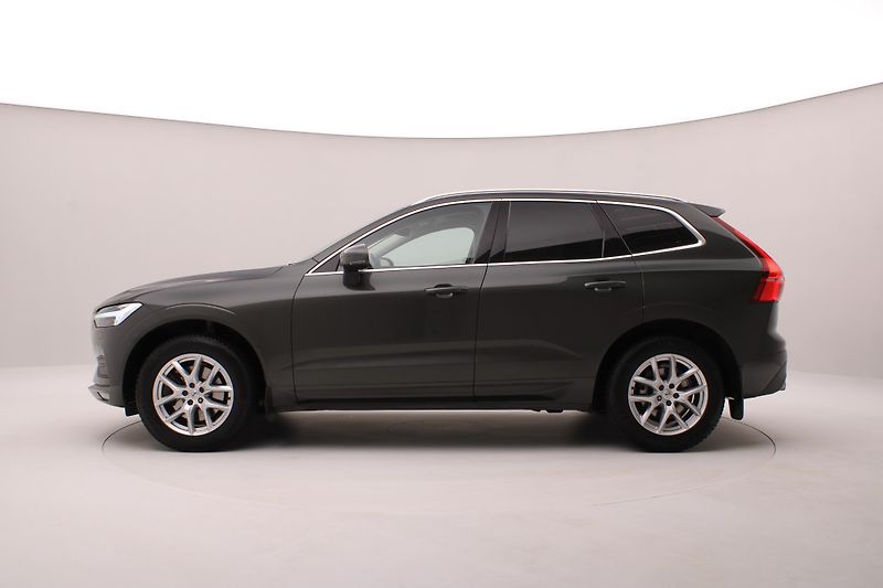 Volvo XC60 B4 AWD MOMENTUM AUT  - fotka 9 z 47