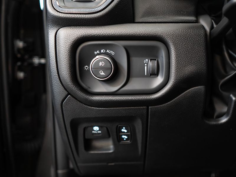 Dodge RAM (2024) 5.7 eTorque Sport 6 Lift - fotka 23 z 34