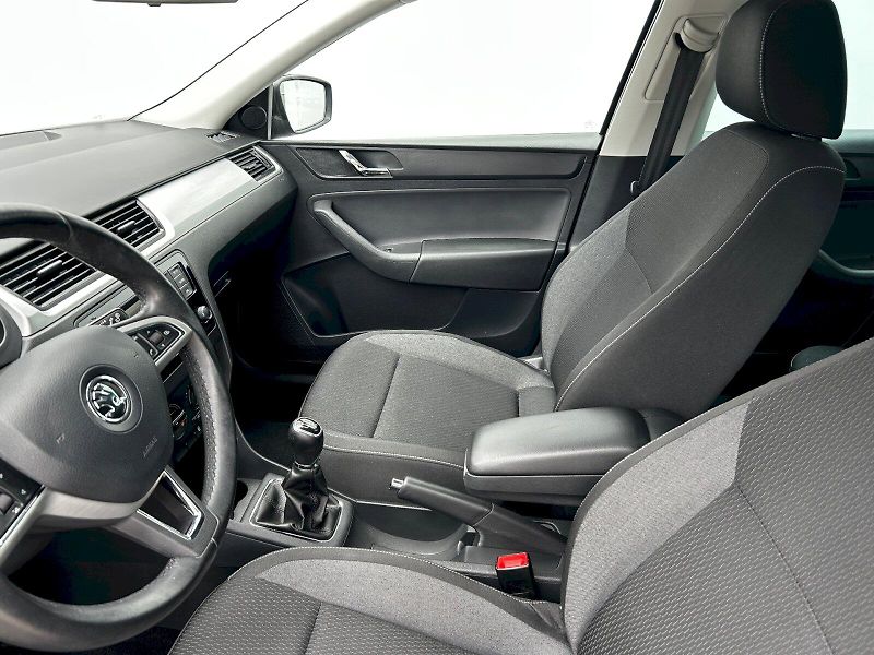 Škoda Rapid (2015) Spaceback 1.2 TSI 81kW MP6 Amb - fotka 23 z 31