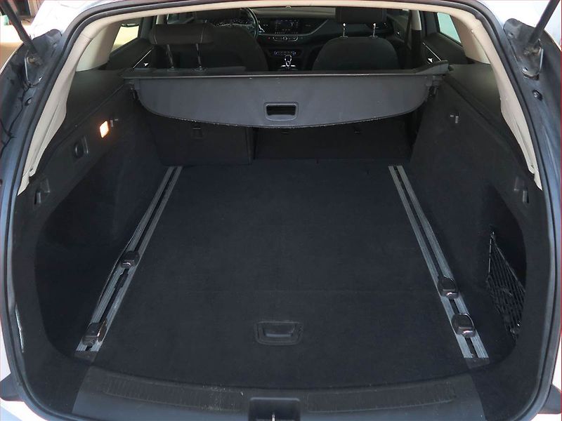 Opel Insignia (2020) 2.0 CDTI, Navi, Tempomat - fotka 14 z 16