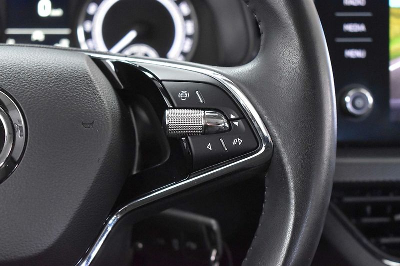 Škoda Scala 1.0 TSI 70kW MIRROR-LINK*ACC* - fotka 18 z 34