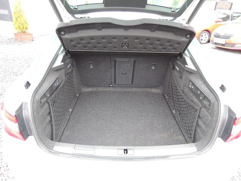 Škoda Superb (2020) 2.0TDi,110kw,Style,webasto,ČR - fotka 9 z 39
