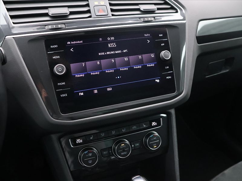 Volkswagen Tiguan 2,0 TDI Highline 4x4 DSG DPH - fotka 16 z 26