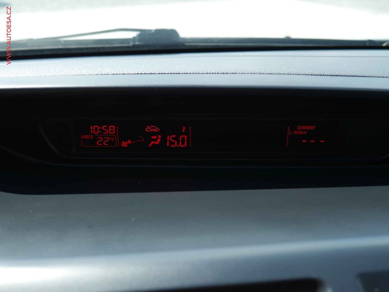 Mazda 5 (2011) 1.6 MZ-CD, AC, park.asist - fotka 16 z 21