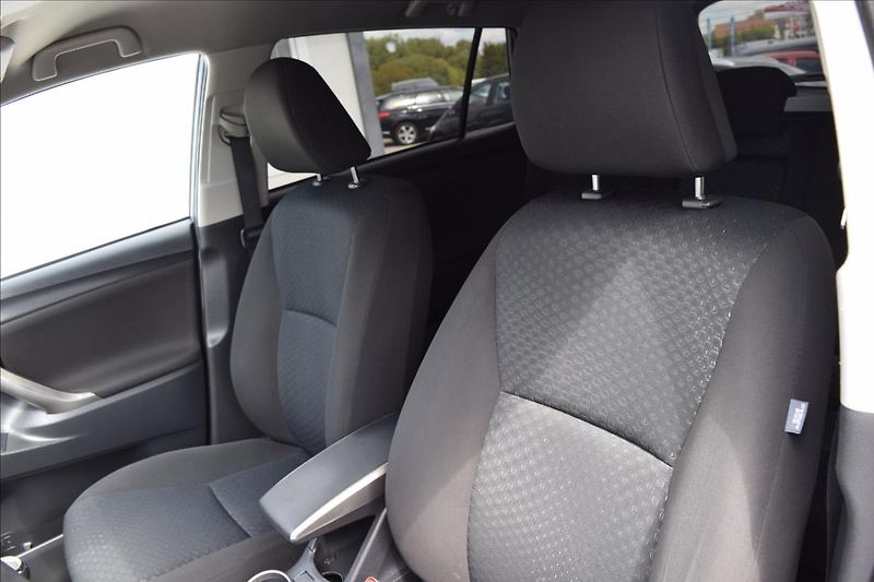 Toyota Verso 1,6 i 97KW NÍZKÉ KM 2XKOLA - fotka 14 z 48