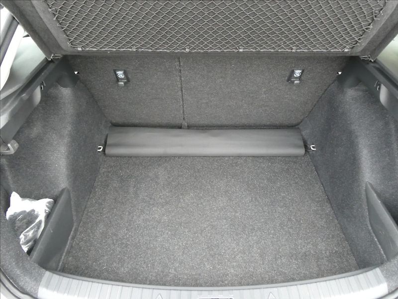 Škoda Scala 1,0 TSi 70kW ČR, DPH, klima - fotka 18 z 38