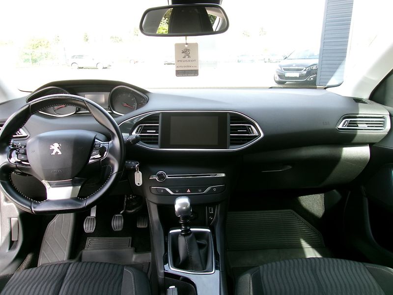 Peugeot 308 - fotka 12 z 16