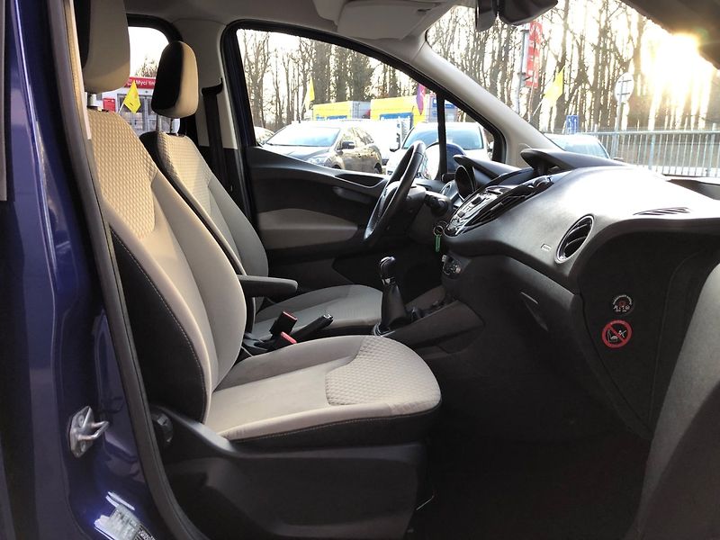Ford Tourneo Courier (2014) 1.0 EcoBoost - fotka 13 z 28