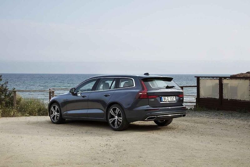 Volvo V60.