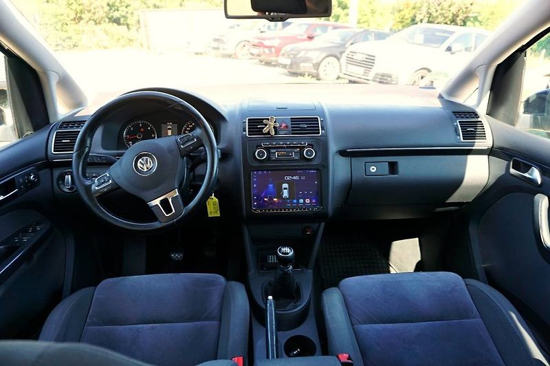 Volkswagen Touran (2011) 2,0 TDI 103 kW - fotka 23 z 48
