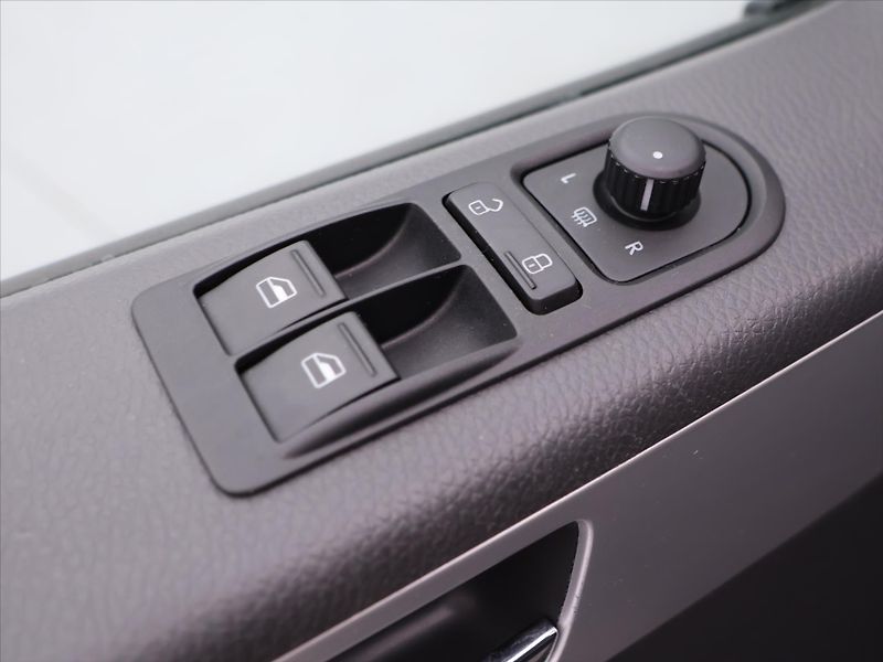 Volkswagen Multivan 2,0 TDI 103kW Highline Tažné - fotka 18 z 34