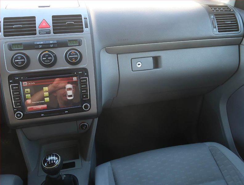 Volkswagen Touran (2008) 1.9 TDI, Tempomat - fotka 8 z 18