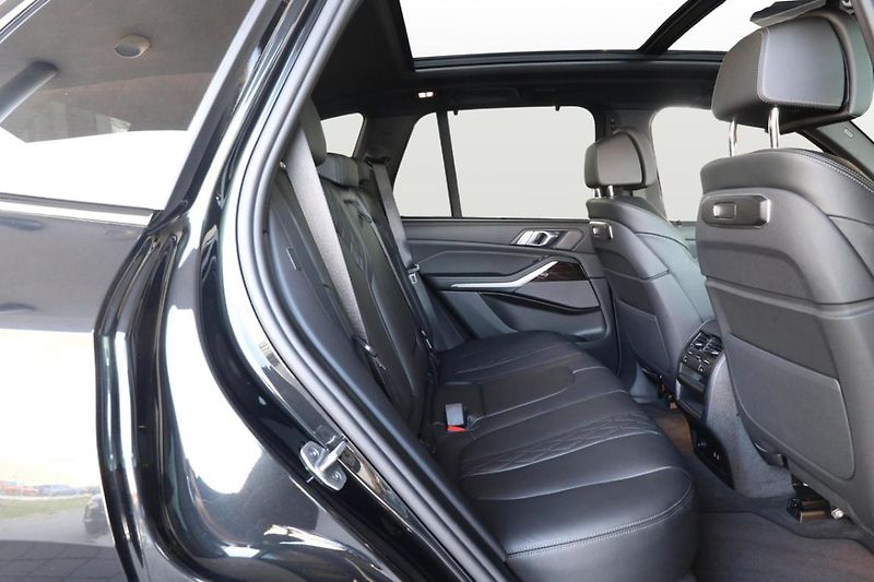 BMW X5 xDrive30d - fotka 6 z 31