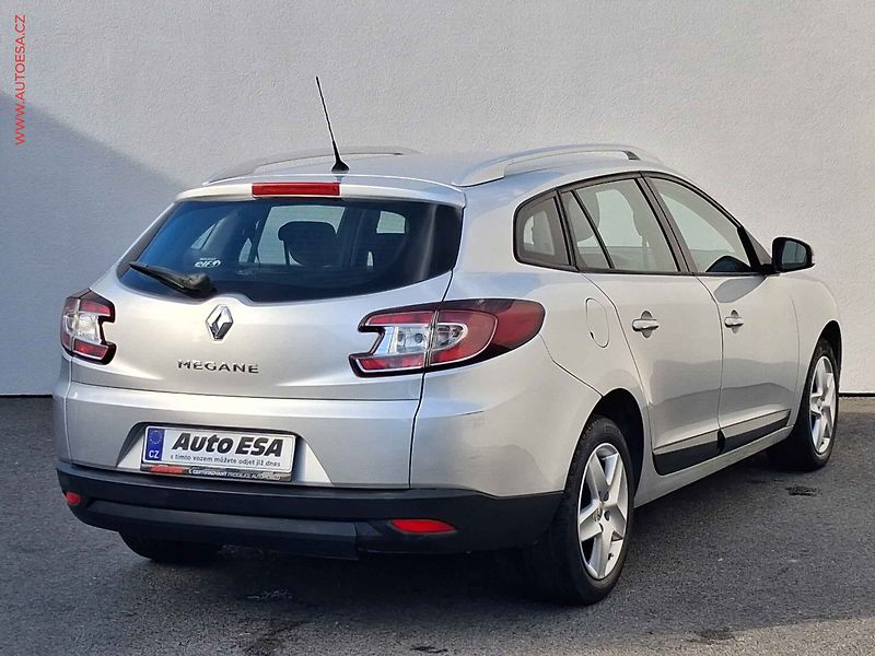 Renault Mégane (2011) 1.6i, ČR, autoAC, temp - fotka 4 z 15