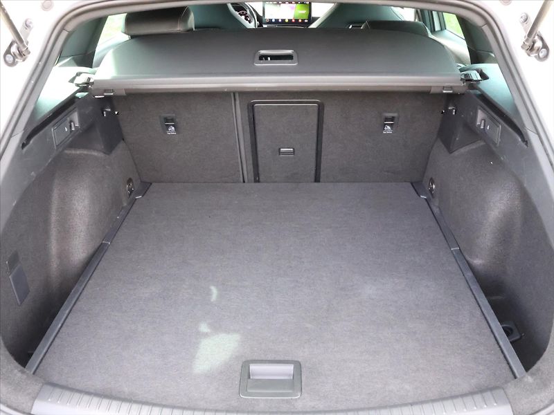Cupra Leon ST 2,0 TSI DSG DPH - fotka 10 z 31