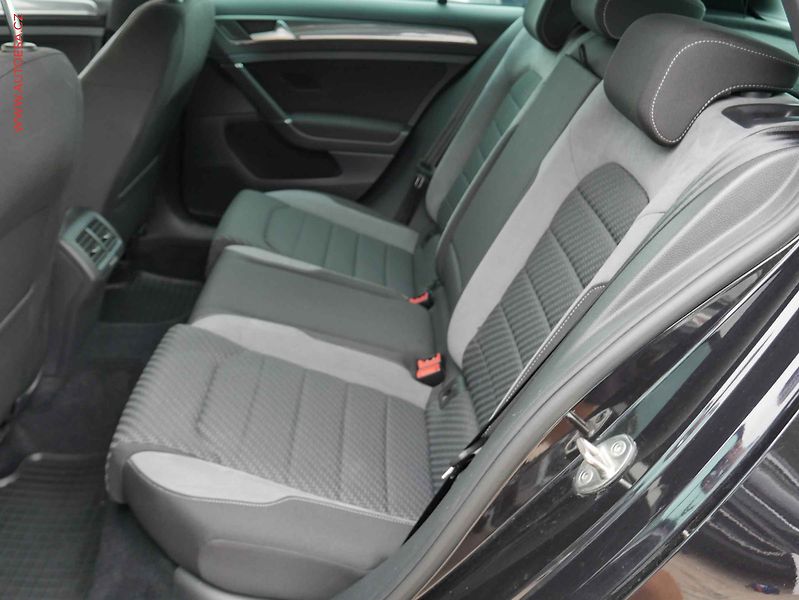 Volkswagen Golf (2018) 1.4 TSi, ČR, R-Line, DSG - fotka 10 z 16