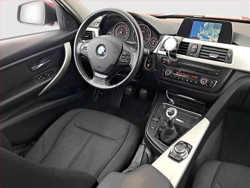 BMW Řada 3 (2013) 325 d, Navi, Bi-Xenony - fotka 7 z 20