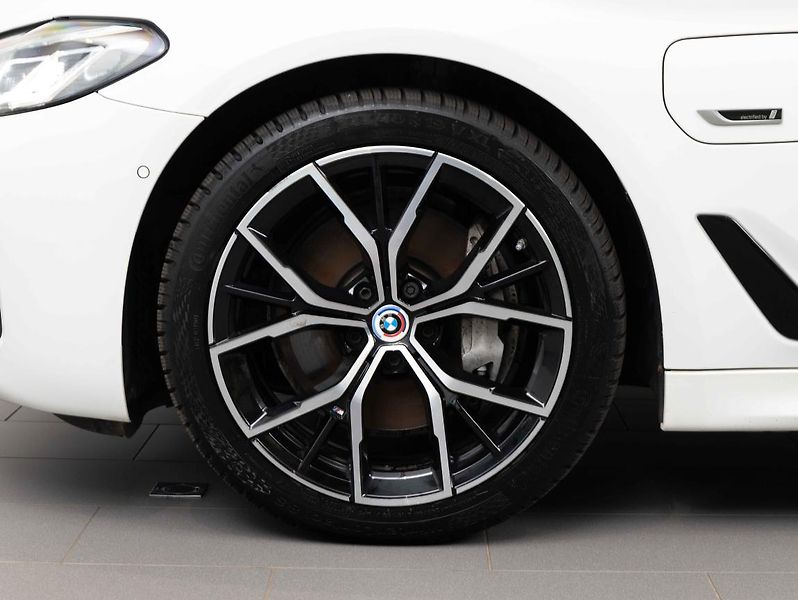 BMW Řada 5 545e xDrive Sedan - fotka 5 z 23