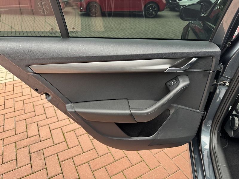 Škoda Octavia (2020) 2.0TDi DSG LED Navi Kamera - fotka 24 z 46