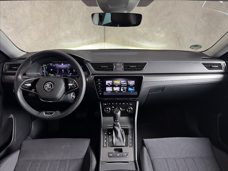 Škoda Superb 1,4 TSi  DSG iV Style Virtual - fotka 16 z 50