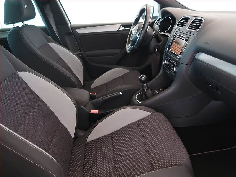Volkswagen Golf (2010) R-Line 1.4 TSI, Park. senzory - fotka 9 z 13